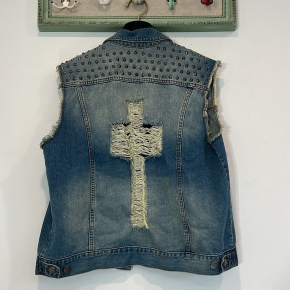MONO B DENIM VEST FADED WASH STUDDED SPIKE CROSS BACK DENIM VEST one size - Picture 2 of 8
